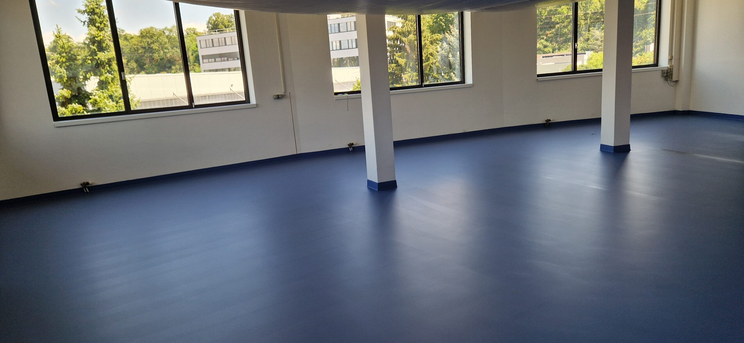 Bodenbeschichtung blau